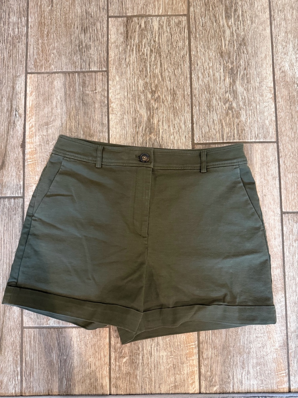 LOFT Olive Green Cuffed Women's Shorts